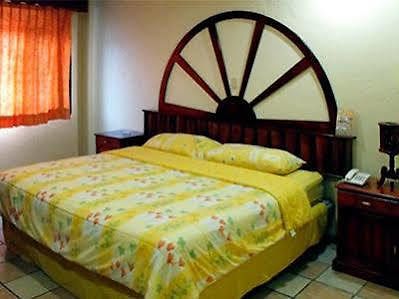 Hotel Esmeralda Poza Rica מראה חיצוני תמונה